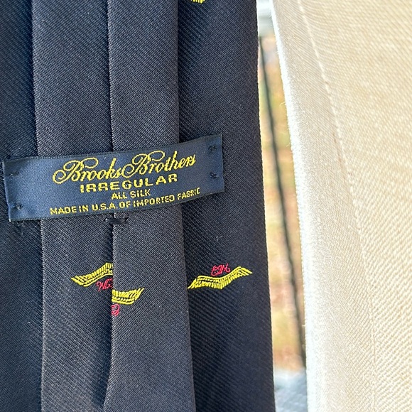 Brooks Brothers Black with Red and Gold All Silk Tie - Picture 6 of 6